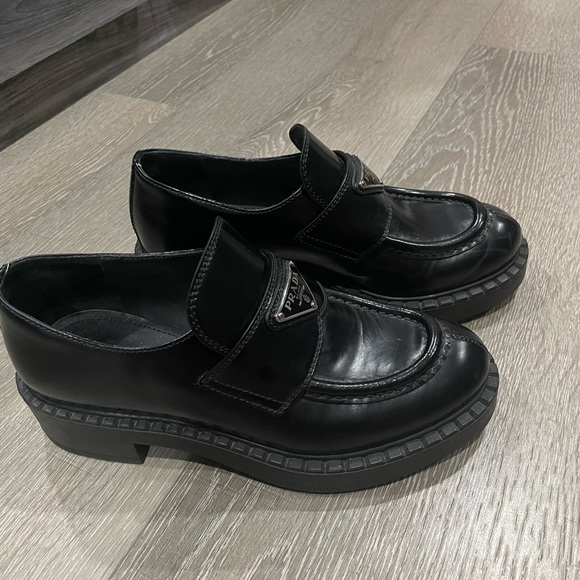 PRADA BRUSHED LEATHER LOAFERS / SIZE 5 / RETAIL $1200 - Picture 3 of 8